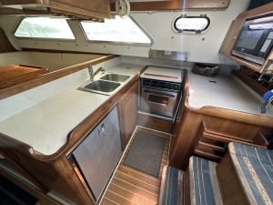 interior, Catalina 440 Morgan, sailboat for sale