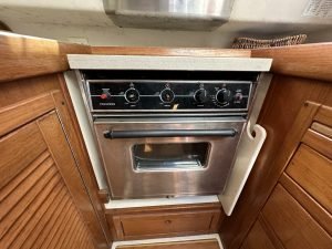 interior, Catalina 440 Morgan, sailboat for sale