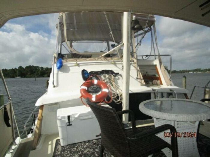 cockpit, Mainship 40, trawler for sale