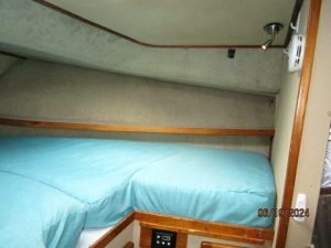 bed, Mainship 40, trawler for sale