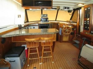 navigation station, Mainship 40, trawler for sale