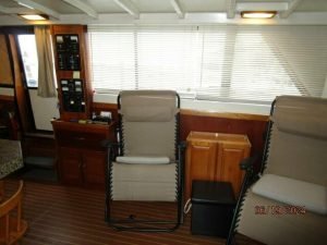 navigation station, Mainship 40, trawler for sale