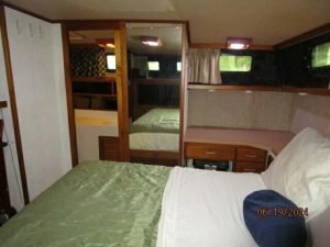bed, Mainship 40, trawler for sale