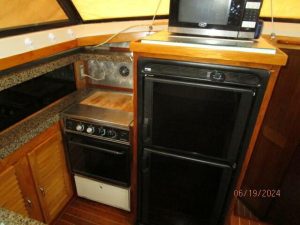interior, Mainship 40, trawler for sale