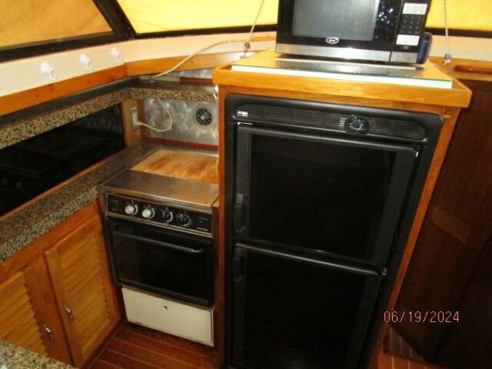 interior, Mainship 40, trawler for sale