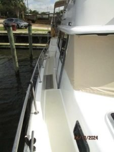 deck, Mainship 40, trawler for sale