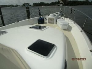 deck, Mainship 40, trawler for sale
