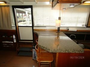 salon, Mainship 40, trawler for sale