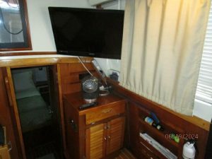 salon, Mainship 40, trawler for sale