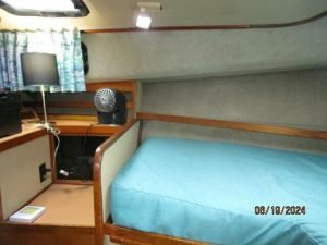 bed, Mainship 40, trawler for sale