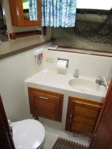bath, Mainship 40, trawler for sale