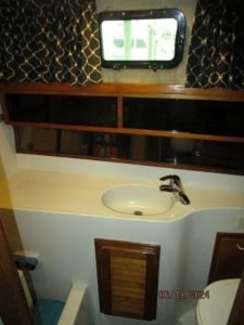 bath, Mainship 40, trawler for sale