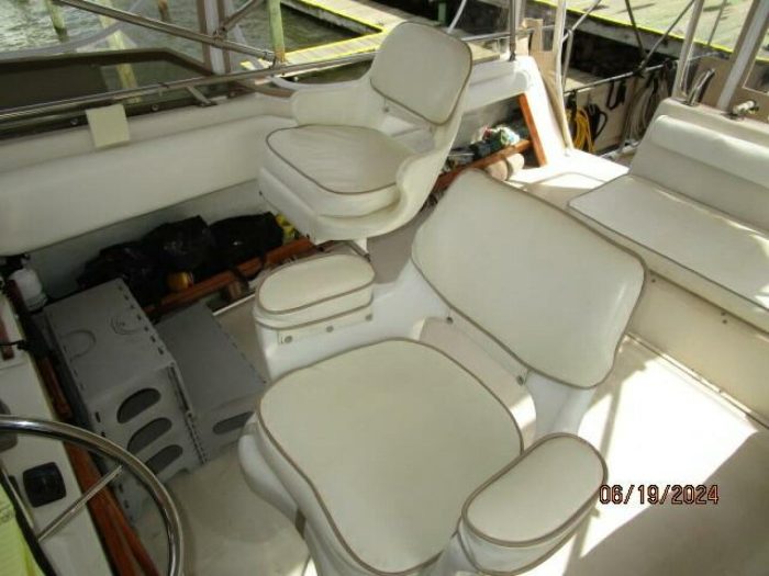 helm, Mainship 40, trawler for sale