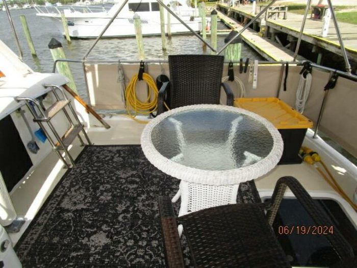 cockpit, Mainship 40, trawler for sale