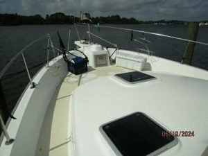 deck, Mainship 40, trawler for sale