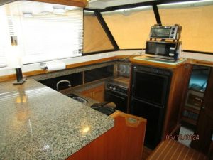 navigation station, Mainship 40, trawler for sale