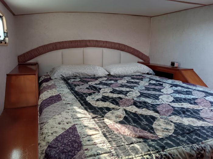 bed, Morrelli and Melvin, catamaran for sale