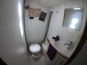 bath, Lagoon 410, catamaran for sale