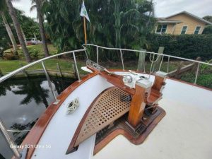 deck, Marine Trader 50 Wide Body, trawler for sale