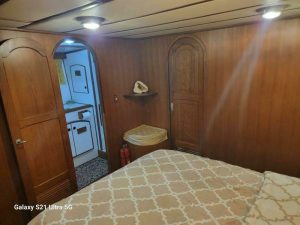 bed, Marine Trader 50 Wide Body, trawler for sale