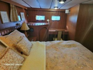 bed, Marine Trader 50 Wide Body, trawler for sale