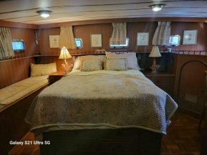 bed, Marine Trader 50 Wide Body, trawler for sale