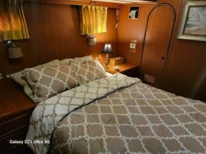 bed, Marine Trader 50 Wide Body, trawler for sale