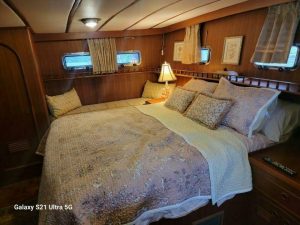 bed, Marine Trader 50 Wide Body, trawler for sale