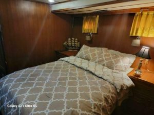 bed, Marine Trader 50 Wide Body, trawler for sale