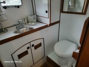 bath, Marine Trader 50 Wide Body, trawler for sale