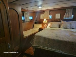 bed, Marine Trader 50 Wide Body, trawler for sale