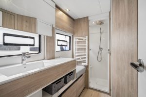 bath, Catana 50, catamaran for sale
