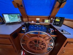navigation station, Defever 49, trawler for sale