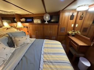 bed, Defever 49, trawler for sale
