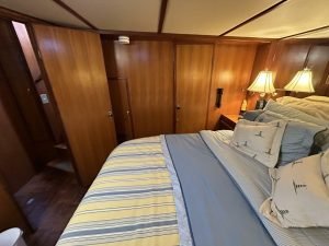 bed, Defever 49, trawler for sale