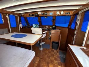 navigation station, Defever 49, trawler for sale