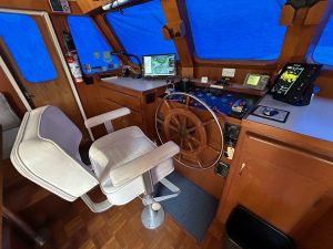 navigation station, Defever 49, trawler for sale
