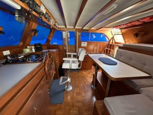 navigation station, Defever 49, trawler for sale