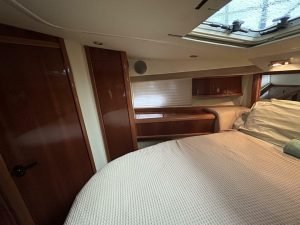 bed, Sealine T47, trawler for sale