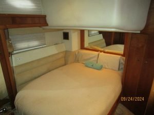 bed, Sealine T47, trawler for sale