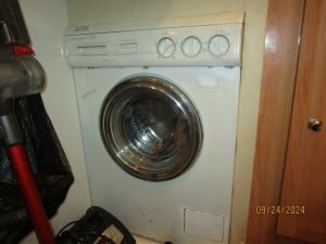 interior, Sealine T47, trawler for sale