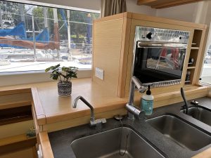 salon, Lagoon 400, catamaran for sale