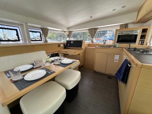 salon, Lagoon 400, catamaran for sale