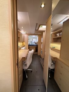 salon, Lagoon 400, catamaran for sale