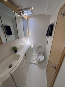 bath, Lagoon 400, catamaran for sale