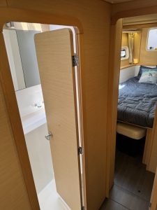 bath, Lagoon 400, catamaran for sale
