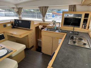 salon, Lagoon 400, catamaran for sale
