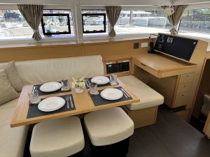 salon, Lagoon 400, catamaran for sale