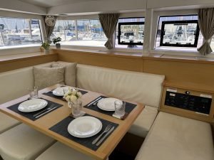 salon, Lagoon 400, catamaran for sale