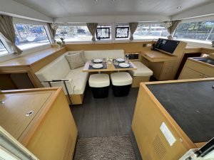 salon, Lagoon 400, catamaran for sale